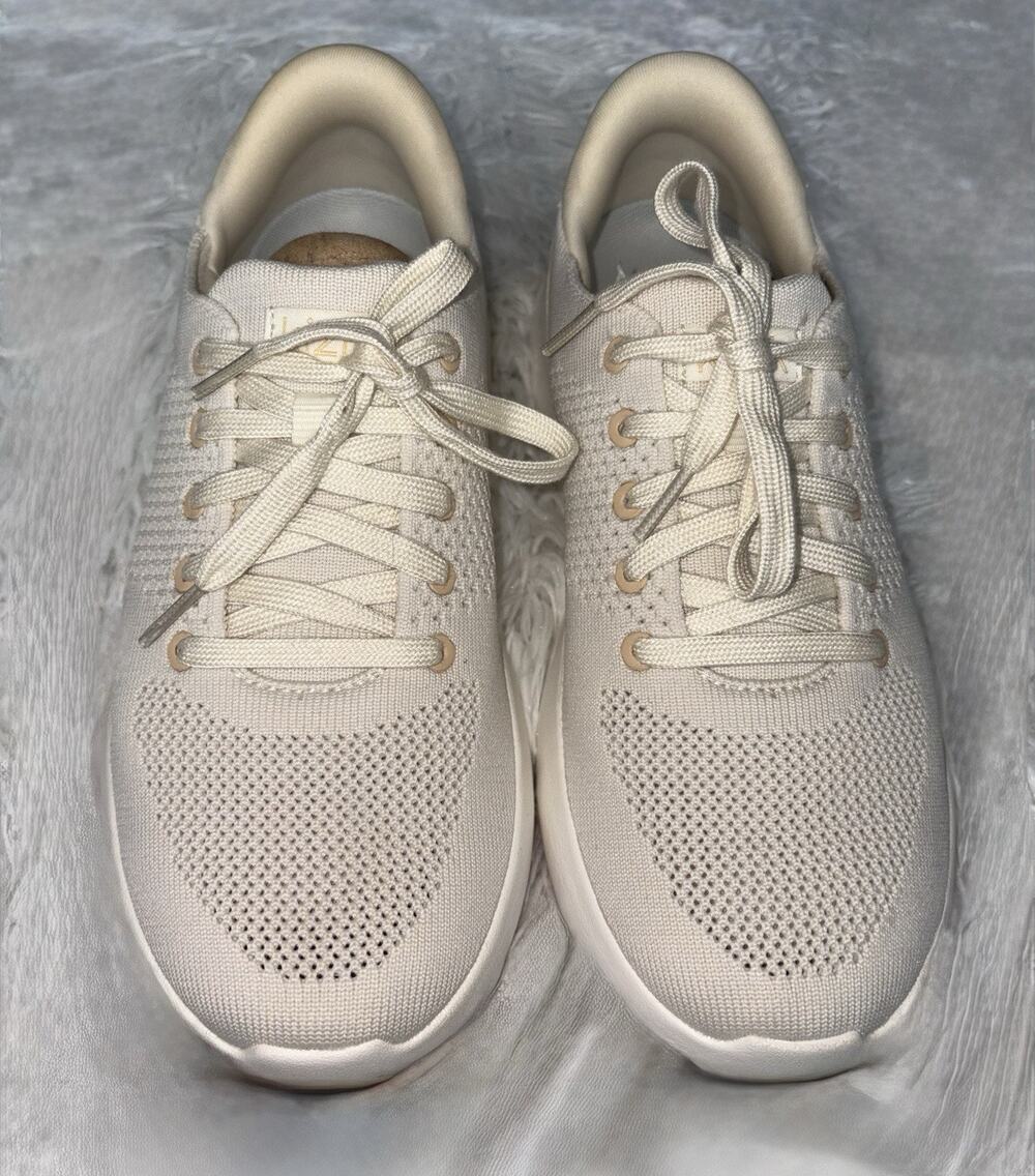 Kizik W 7.5 M 6 Classic Hands Free Laces Cream Sneakers. New W/out Box. Not Worn